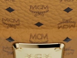 បន្ថែមនូវភាពរីករាយក្នុងថ្ងៃលំហែរកាយរបស់អ្នកជាមួយនឹង MCM Eau de Parfum...