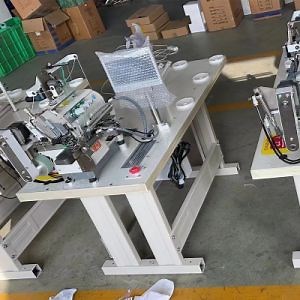 [Hot Item] Heavy-Duty Automatic Ribbon Pattern Industrial Sewing Machine Double Head Glove Overlock Machine