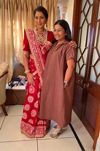 6.7M views · 27K reactions | Cinched at the waist to sculpt your curves, the mermaid style is a celebrated drape amongst the retro and modern fashion enthusiasts alike. Further accentuated by the well-fitted D’Coat, the drape fits the body like a glove with its sleek pleats. Add to that a tall and slender frame like @hrhshreedevichowdary and voila, you have optimised the beauty of drape by many folds. : D’Coat @iambydollyjain : Saree Nidhi Tholia | Dolly Jain | Facebook