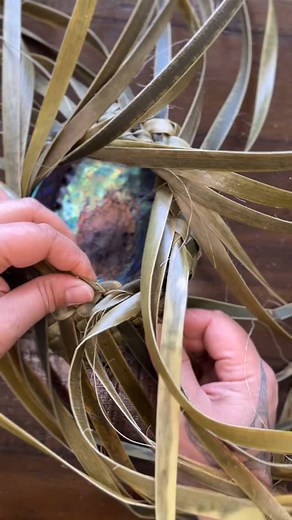 Adding to the Tangaroa series 🌊🐚 #eyeoftangaroa #paua #abaloneshell #raranga #waihopaiweaver #harakeke #maoriweaving #walldisplay | Dee Mana Wahine