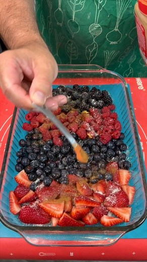 Our favorite summer fruit dump cakes #inthekitchenwithkurt #strawberry #cake #summerfood | Café Moucha