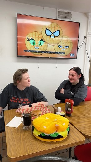 Fresh homemade root beer? A sizzling old fashioned burger? Yes. Everybody wants this!😎 | Brownies Hamburgers