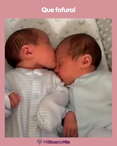 Um beijo misturado com fome 😍😍😂😂 🎥 @quadrigemeosderiopreto . . . . . . #mae #dicasdemae #mildicasdemae #maedeprimeiraviagem #mamae #bebe #baby #mybaby #amor #maedemenino #econojundiai #maedemenina #maternidade #love #instakids #alugueljundiai #sonhadamaternidade #babygirl #mylove #princess #novidadesjundiai #maternidadereal #kids #familia #mamães #girl #princesa #maesforadacaixa #pai #modainfantil | Mil Dicas de Mãe