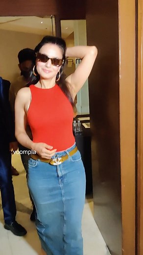 195K views · 1.3K reactions | Ameesha Patel arrives at the India Business Awards朗 | Voompla | Facebook