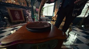 VIDÉOCLIP OFFICIEL LA VIE RÊVÉE https://music.intempomusique.com/lavierevee Merci à cette équipe de rêve : Réalisation : @alexblaisx Direction artistique : @catherine_aubertin_ Scénarisation : @mathieu.lippe Behind the scène & entrevue : @melyvaillancourtphoto Behind the scene : @cyrielle.beaubois @eric_senecal Personnages Femme qui pleure : @marianneindalab L’homme au ravin : @jean.sebastien.gagne Les ami.e.s inspiré.e.s acteurs actrices @marilyneauclair.astrologue @ka.yanne @douublej @ema.mega