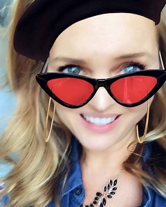 28 reactions | Chick who can’t pronounce “simultaneous” | Sunny Mabrey | Facebook