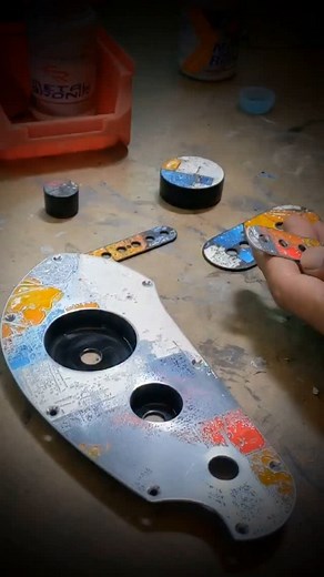 #blackened #gunblueing iVee#158 #téColorful #handmadeguitar #boutiqueguitars #guitarporn #metalwork #carving #engraving #art #love #craft #jewelry #guitar #guitarist #music #instagood #photooftheday #picoftheday #holygrailer #europeanguitarbuilders #iveeguitars https://iveeguitars.com | iVee Guitars