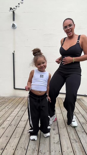 FUNANA SO CU PE 👟🇨🇻 #funana #socupe #motherdaughter #dancing #weareri #riverisland #ootd #fyp #capeverde #jumpsuit