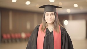 🎓 Felicitamos a Angela Paredes por culminar satisfactoriamente su carrera universitaria en la #UniversidadESAN. 👩‍🎓 Estamos orgullosos de tus logros Angela. ¡Que sigan los éxitos! 🎉✨ 🎥 Conoce un poco más de su #ExperienciaUESAN. | Universidad Esan