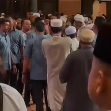 1.1K views · 32 reactions | Makian dan fitnah.. Anwar balas dengan kebaikan INSANI ANWAR KPD PENJAWAT AWAM LUAR BIASA | JOM Channel FB Live | Facebook