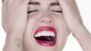 Miley Cyrus – 'Wrecking Ball' Uncensored Music Video