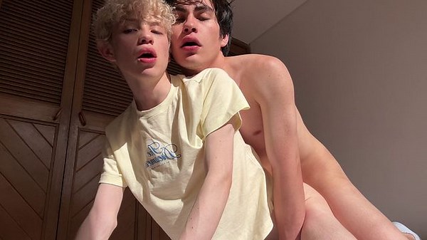 Il mio grosso cazzo dentro il mio Cute ragazzo