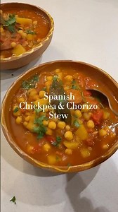 This one-pan recipe for chickpea and chorizo stew is packed full of bold, Spanish flavour! 🇪🇸❤️‍🔥