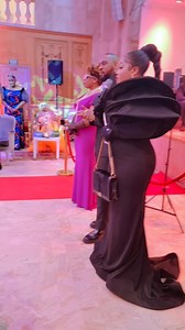 La nuit des entrepreneurs à Paris sur les champs dans le salon Hoche Merci 🙏🏼 Couple Essomba En entendant le grand direct, appréciez le discourt de la Nana Benz 🥰 par rapport aux femmes battantes #MoiCestLaRose | Marie Larose