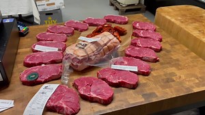 2.3K views · 58 reactions | SÅ ER DER FØRTS TIL MØLLEEEE  Dansk kød af høj kvalitet  Pris for denne lækre pakke kun 1546 kr I kan hente den i skabet eller få den sendt lige til døren så har i den på onsdag vi sessss Møjne fra slagterne  | Tommyskoedsalg.dk | Facebook