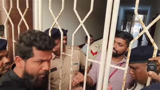 Carambolim Locals, Led by Viresh Borkar, Stopped by Police at TCP Office Over Mega Project Protest | Goa Khabar