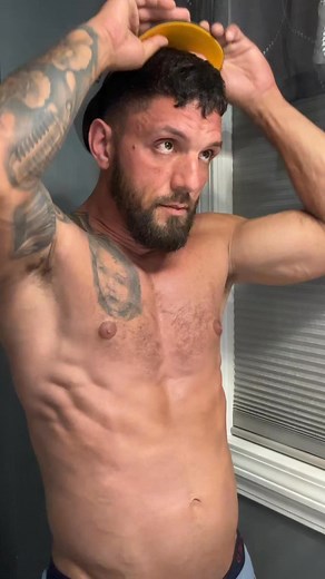 Never wear hats buz of my big awkward head so thought I'd try one on.... Let's be honest this post has nothing to do with the hat #paisa #parce #fit | Daniel Arredondo