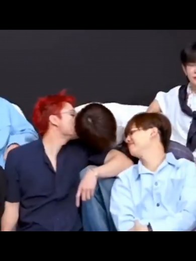 Michael kisses Topten: A Surprising Moment!