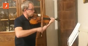 Emotivna izvedba: Zagrebački violinist zasvirao temu iz filma Schindlerova lista