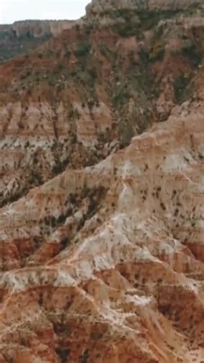 🚵‍ CARSON STORCH IS COMING TO ADVENTURE REELS! Get ready to witness pure mountain biking mastery as one of the world’s most talented slopestyle and freeride legends takes you on an exclusive tour of his Bend, Oregon playground. From Red Bull Rampage glory to backyard brilliance – Carson’s skills (and courage) will leave you speechless. This is what happens when elite-level talent meets home turf magic. 🔥 Catch Carson Storch’s film as part of the Adventure Reels Film Tour this October – Austral