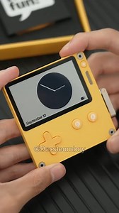 17K views · 35 reactions | Máy chơi game Playdate độc lạ 浪 Gây nghiện với chiếc cần quay tay điều khiển game siêu sáng tạo. ️ Trải nghiệm game retro đen trắng chưa bao giờ cuốn đến thế | Chiêm Tài Mobile | Facebook