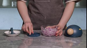 Manual Food Chopper, Mini Vegetable Onion Garlic Chopper Hand Pull String Food Processor Dicer Mincer Cutter Masher Grinder for Nut, Fruit, Ginger, Chill, 2 Cup (Blue)