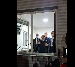 (VIDEO) Fikret Abdić pušten iz zatvora kako bi mogao učestvovati u predizbornoj kampanji