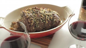 Need a perfect wine and food pairing for your holiday dinners? Search no more! Try this easy, mouth-watering beef roast paired with Rioja Wine. Get the recipe: http://bit.ly/1QpEHTs | Honest Cooking Magazine