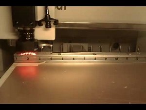 LPKF ProtoMat S63 : Drilling holes.