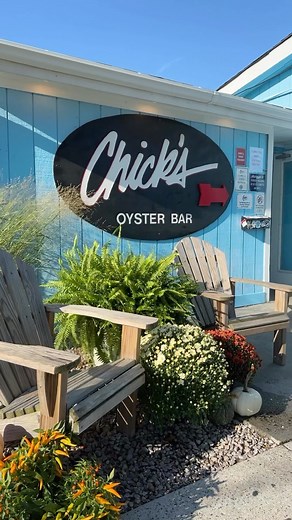 🍂🍃🍁 New season, who dis? 🍂🍃🍁 #chicksoysterbar #football #flannels #collegefootballdrinkspecials #collegefootballdrinks #oysterbar #tikibar #restaurant #bar #sportsbar #coastal #fall #fallvibes #fallweather #autum #nflfootball #falldecor | Chicks Oyster Bar