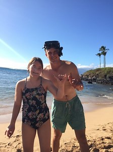 Jordan Spieth and sister Ellie on the beach
