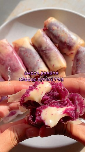 Sweet potato cheese spring roll🍠🧀 so crispy and melting cheese! English recipe: 3 pcs steamed sweet potato 1 tbsp granulated sugar 1 sachet condensed milk Spring roll wrap Melt cheese *Note: cook in the fry pan until crispy, enjoy with melt cheese filling! Bikin lumpia ubi keju simple bgttt, bisa di frozen, bisa masak langsung enak bgttt💜 ——— Mecoo Smart Rice Cooker 1.8 L Low Carbo & Sugar ini multifungsi bgttt ada 9 preset menu bisa masak nasi low carbo dan gula jugaa mantep, desainnya juga 