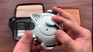 OMyTea Travel Japanese Tea Set - Chinese Asian Kung Fu Gongfu Porcelain Tea Set - Including Tea Pot, Tea Cups, Bamboo Tea Tray, Tea Towel, Organizer Storage Case (Green Penguin)