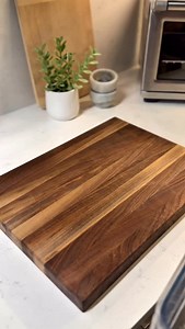 Overnight oats - Suhoor prep 1/2 cup oats 1/4 cup chia seeds 1/2 cup greek yogurt 1/2 teaspoon cinnamon powder 1 tablespoon raw honey 1/4 cup granola 1 cup milk Add all the ingredients in a glass container. Mix well. Refrigerate overnight. Store for up to 4 days. Add additional granola and a drizzle of honey before serving. #Ramadanmubarak #suhoorprep #sehrirecipe #overnightoats #healthyramadan | My Universal Kitchen