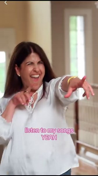 Just call me the Ghost of Girlfriends Past 🤭 . #exsmom #breakup #allmyexesmoms #christmastime #dating #exboyfriend #exgirlfriend #achristmascarol #musicvideo | Brooke Alexx