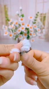 Handmade diy pipe cleaner daisy flowers #handmade #DIY #flowers #foryou #gift #craft #handmadegifts #handmadecraft | Camdenee