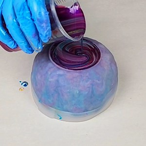 Did you know you can do a dirty pour with resin? It makes some gorgeous projects, like this purple and gold resin bowl :) | Mixed Media Girl