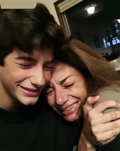 5.6K views | ⬇️⬇️ LINK U KOMENTARU ⬇️⬇️ Moj 16-godišnji sin je želio ljeto provesti sam kod bake — sve dok jednog dana nisam primila njezin poziv: „Molim te, spasi me od njega!“ Što se zapravo dogodilo? Zašto je iznenada odlučio tako? Prvi su dani bili normalni, ali onda je uslijedio šokantni poziv… Nastavak u komentarima | Lijepe Čestitke za Rođendan | Facebook