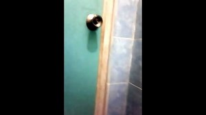 Mengintip ABG SMU di kamar mandi