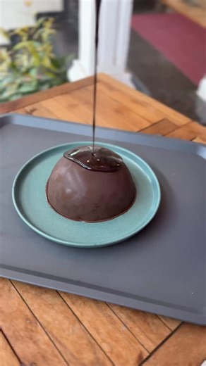 Introducing monsoon menu @dumontcreamery . Craving for hot dessert this monsoon then head to Dumont creamery, try their white chocolate kunafa, coco delight kunafa , sizzler brownie with ice cream & hot chocolate . . #dumontcreamery #dumonticecream #hsrlayout #kunafa #cravingsatisfied😋 #hotchocolatebombs #hotchocolate☕️ #Bangalore . (Monsoon dessert menu, HSR layout , Bangalore dessert shops , ice cream shops in Bangalore, hot chocolate, sizzler brownie) | Whatzupindia