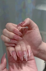 Nail Diary မှာရနိုင်တဲ့Service တွေက Gel Colour & Gel Nail Art Acrylic...