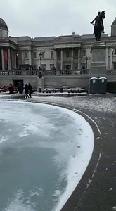 Frozen fountain at Trafalgar Square ❤️ | Love London