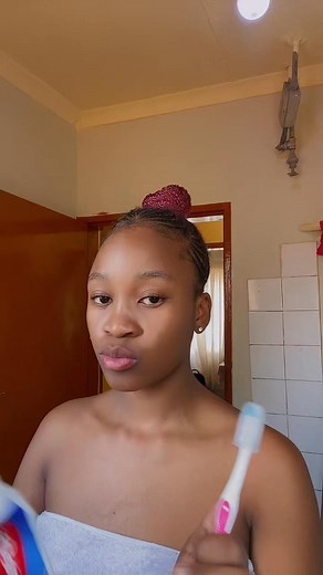 @highlight comment down below by clapping your hands | Victoria Mogotlane