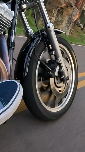 1.6K reactions · 83 shares | Apenas lunes y ya se antoja rodar!!! . . . #harleydavidson #motoschopper #choppermotorcycle #indianmotorcycle #motosmexico | Biker Garage | Facebook