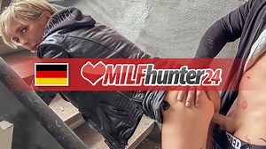 MILF Hunter nagelt hörige MILF Vicky in verlassenem Gebäude! milfhunter24