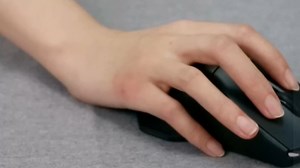 外星人无线游戏鼠标AW510M，轻量化设计+8KHz回报率，电竞级响应快人一步，日常办公也流畅，续航稳如老狗！