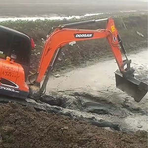 [Hot Item] Premium Excavator Tilt Bucket for Efficient Ditch Cleaning