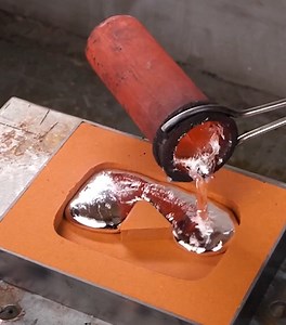 145K views · 262 reactions | This bag is made out of YouTube button couriers (yes, you read it right!) | 5-Minute Crafts Family | Facebook