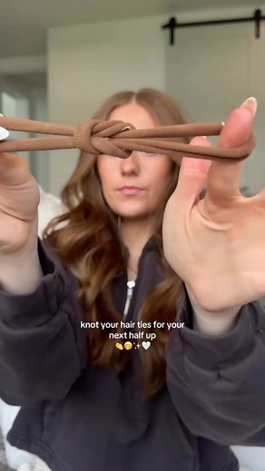 Knotted hair ties trick 👩🏽 • Author @itssydniegreen • #hairstyle #hairtips #hairtutorial | allbraidseveryday