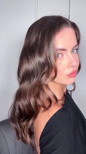 ✨HOLLYWOOD WAVES✨ on the gorgeous @leahmorgannn_ using the Hot Tools Curl Bar 🖤 We especially love how effortless this is 🙌 Shop here: https://bit.ly/3m3jKH2 #CLOUD10BEAUTY | Cloud 10 Beauty